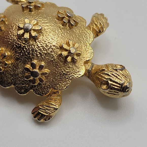 VTG Coro Turtle Brooch | Gold Tone | Flowers | SIGNED - Picture 5 of 7